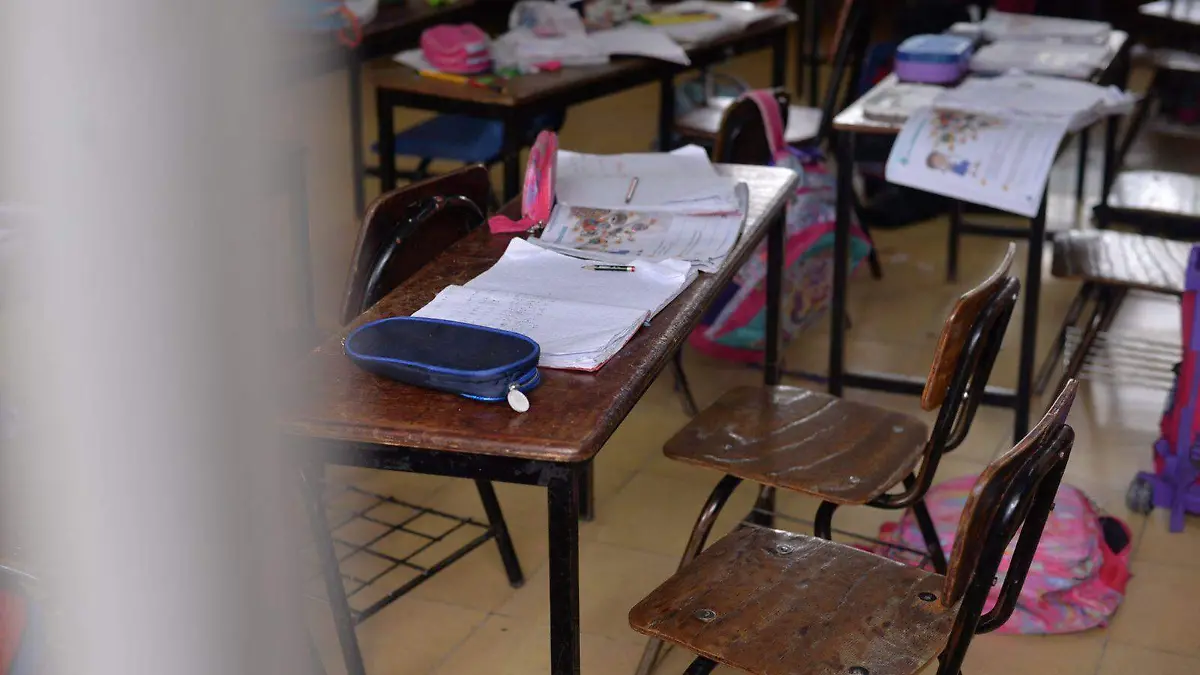 escuela escuelas públicas publicas mesabanco mesabancos pupitre pupitres salón de clase clases